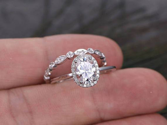 The Grace Set — Oval Lab Diamond Vintage Halo Wedding Ring Set