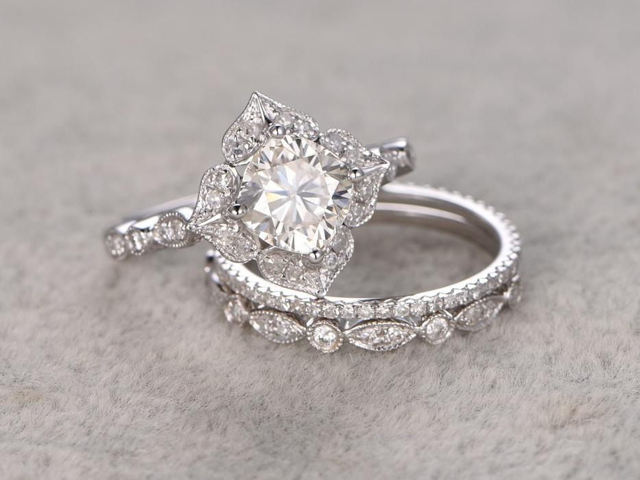 The Grace Set — Cushion Lab Diamond Vintage Wedding Ring Set II