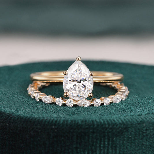 The Aurora Set — Pear Lab Diamond Bridal Wedding Ring Set