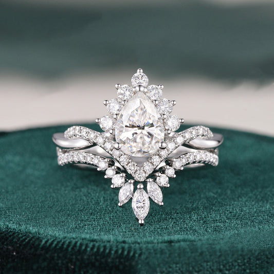 The Violet Set — Pear Lab Diamond Vintage Wedding Ring Set V