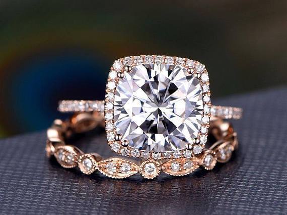 The Grace Set — Cushion Lab Diamond Vintage Halo Wedding Ring Set