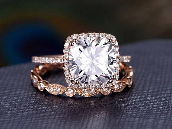 The Grace Set — Cushion Lab Diamond Vintage Halo Wedding Ring Set