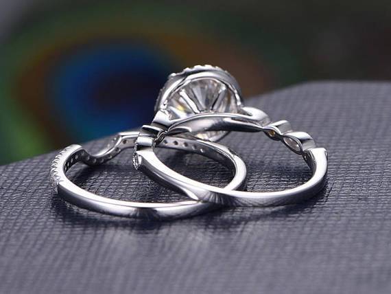 The Grace Set — Lab Diamond Vintage Halo Wedding Ring Set