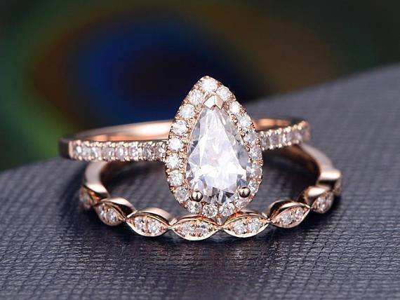The Grace Set — Pear Lab Diamond Vintage Halo Wedding Ring Set
