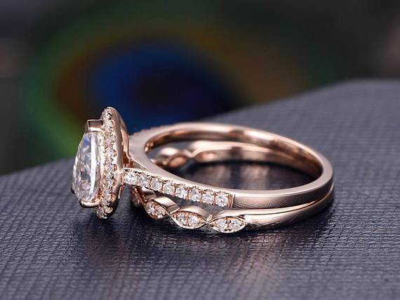 The Grace Set — Pear Lab Diamond Vintage Halo Wedding Ring Set