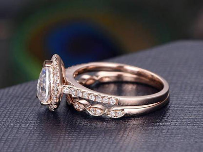 The Grace Set — Pear Lab Diamond Vintage Halo Wedding Ring Set
