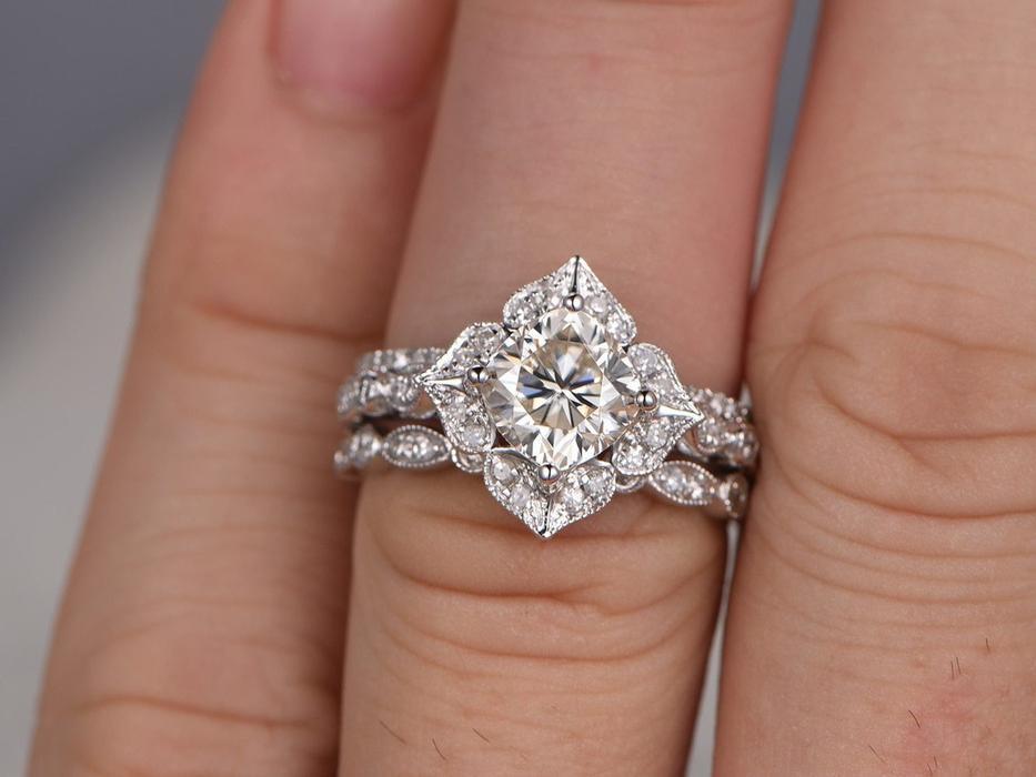 The Grace Set — Cushion Lab Diamond Vintage Wedding Ring Set II