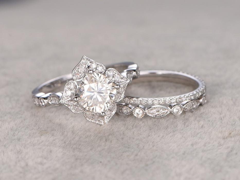 The Grace Set — Cushion Lab Diamond Vintage Wedding Ring Set II