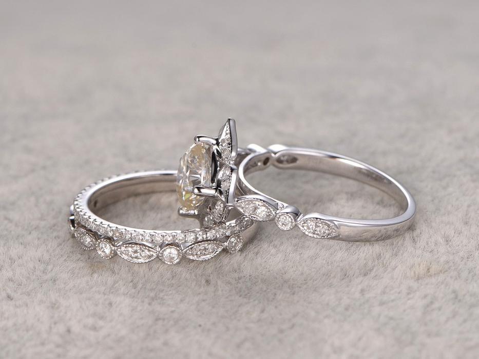 The Grace Set — Cushion Lab Diamond Vintage Wedding Ring Set II