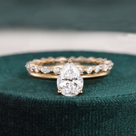 The Aurora Set — Pear Lab Diamond Bridal Wedding Ring Set
