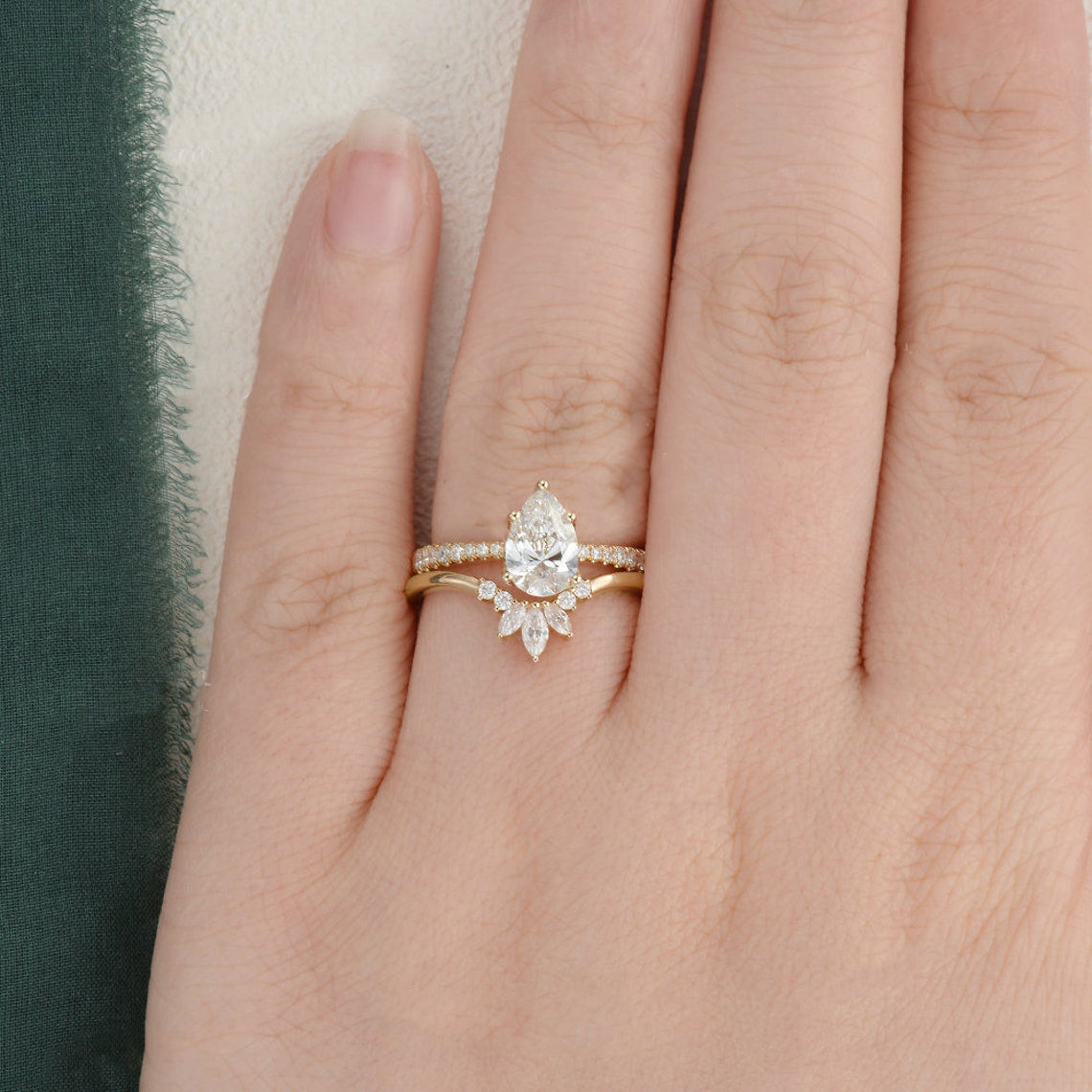 The Violet Set — Pear Lab Diamond Vintage Wedding Ring Set X