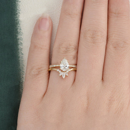 The Violet Set — Pear Lab Diamond Vintage Wedding Ring Set X
