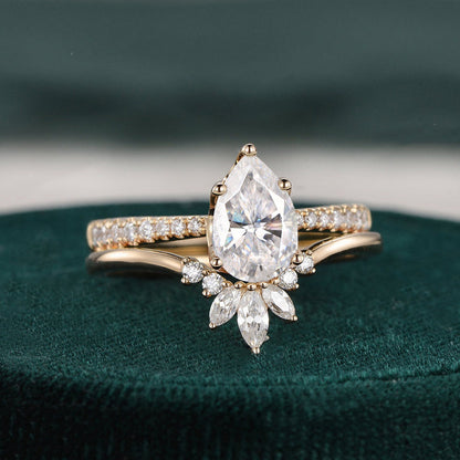 The Violet Set — Pear Lab Diamond Vintage Wedding Ring Set X