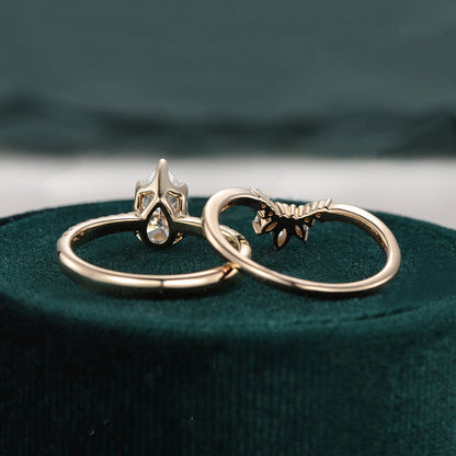 The Violet Set — Pear Lab Diamond Vintage Wedding Ring Set X