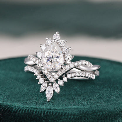 The Violet Set — Pear Lab Diamond Vintage Wedding Ring Set V