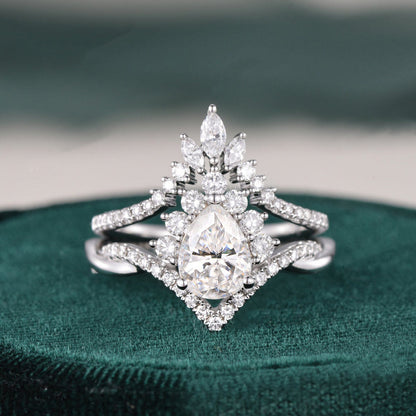 The Violet Set — Pear Lab Diamond Vintage Wedding Ring Set V