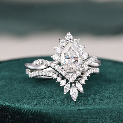 The Violet Set — Pear Lab Diamond Vintage Wedding Ring Set V