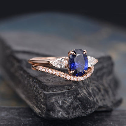 The Isla Set — Oval Lab Blue Sapphire Vintage Bridal Ring Set