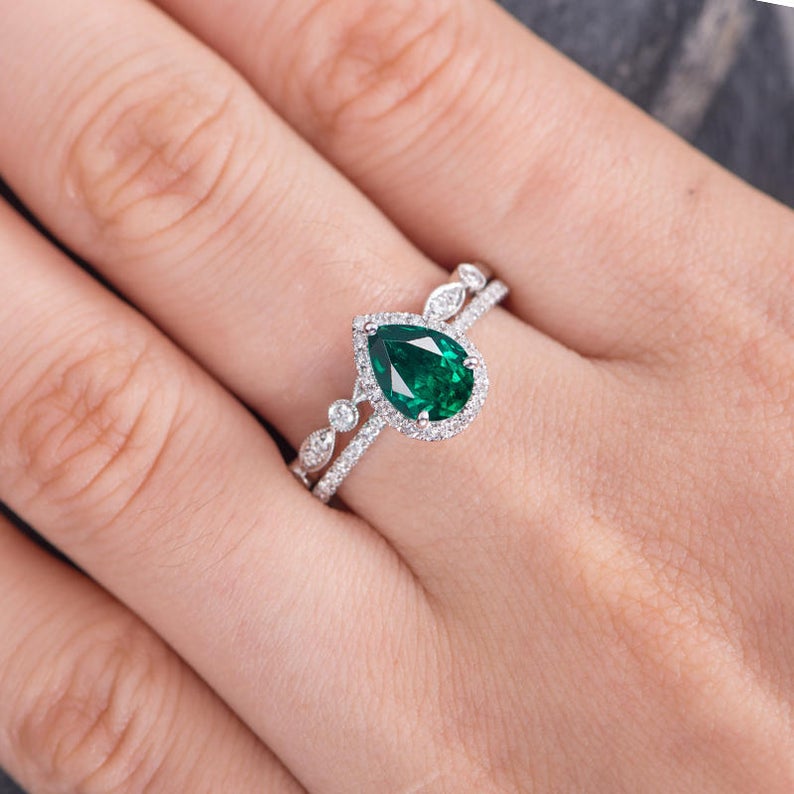 The Grace Set — Emerald Lab Emerald Vintage Bridal Ring Set